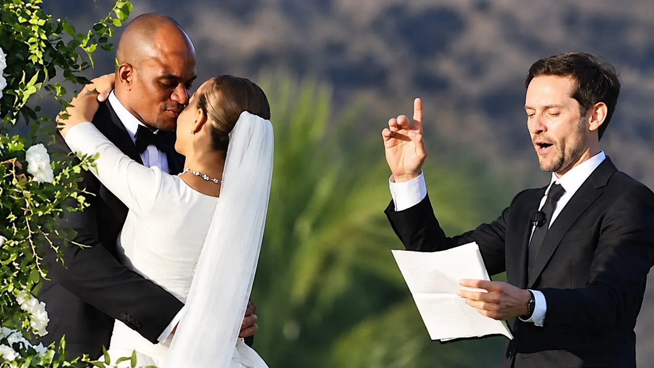 «Spider-Man» star Tobey Maguire officiated his ex-wife's wedding ceremony