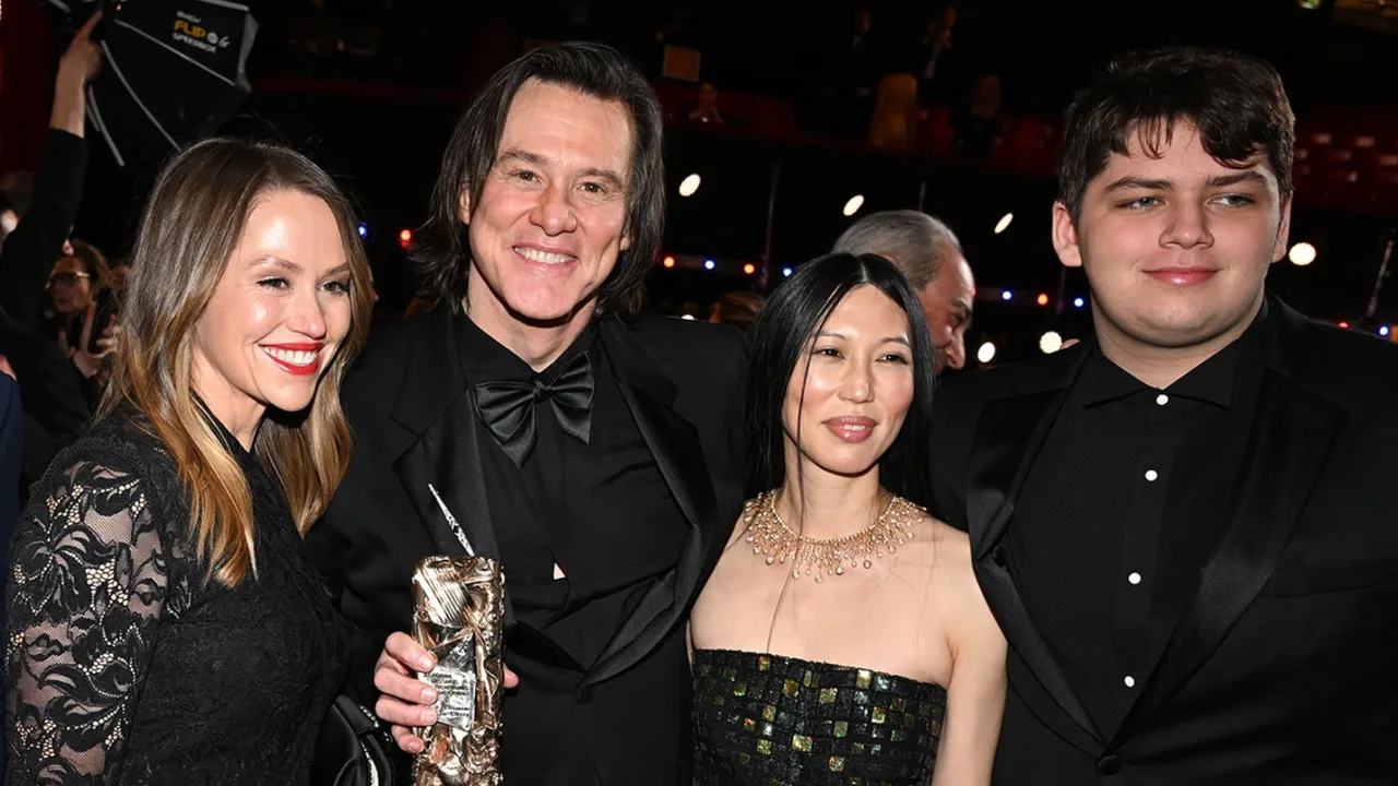 Jim Carrey, Ginger Gonzaga and their friends posing together at a gala event.