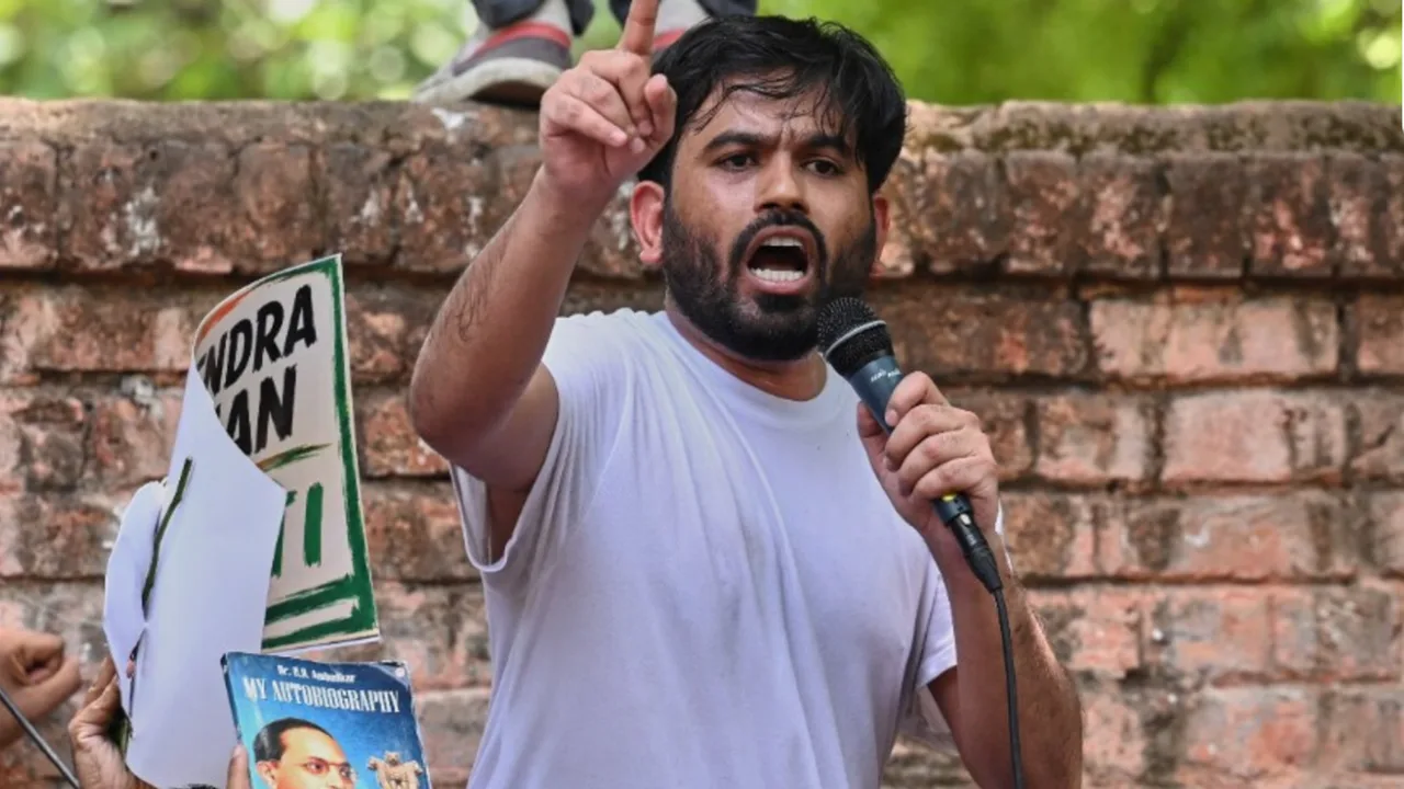 Founder of the "Cockroach Party" detained (video)
