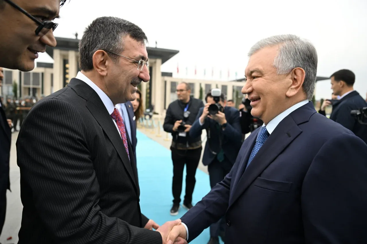 Shavkat Mirziyoyev rafiqasi bilan Anqaraga keldi — tarixiy sammitdan nimalar kutilmoqda?