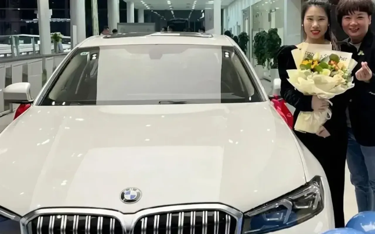 Хитойлик аёл совуқда ишга келган икки ходимига BMW совға қилди
