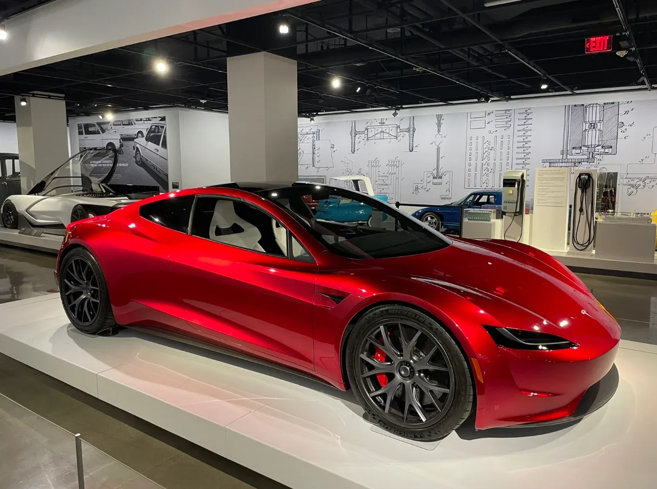 Tesla бугун Илон Маск ваъда қилган янги Roadster спорткарини намойиш қилади (фото)