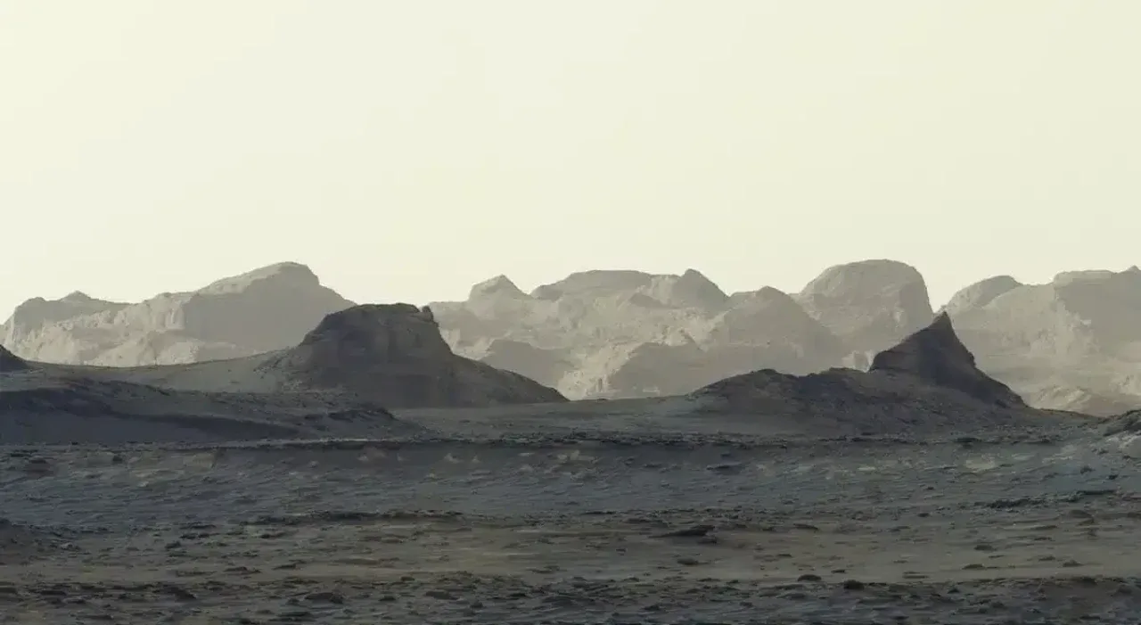 Mars'ta sabahın ilk kez doğal renklerle görünümü sergilendi