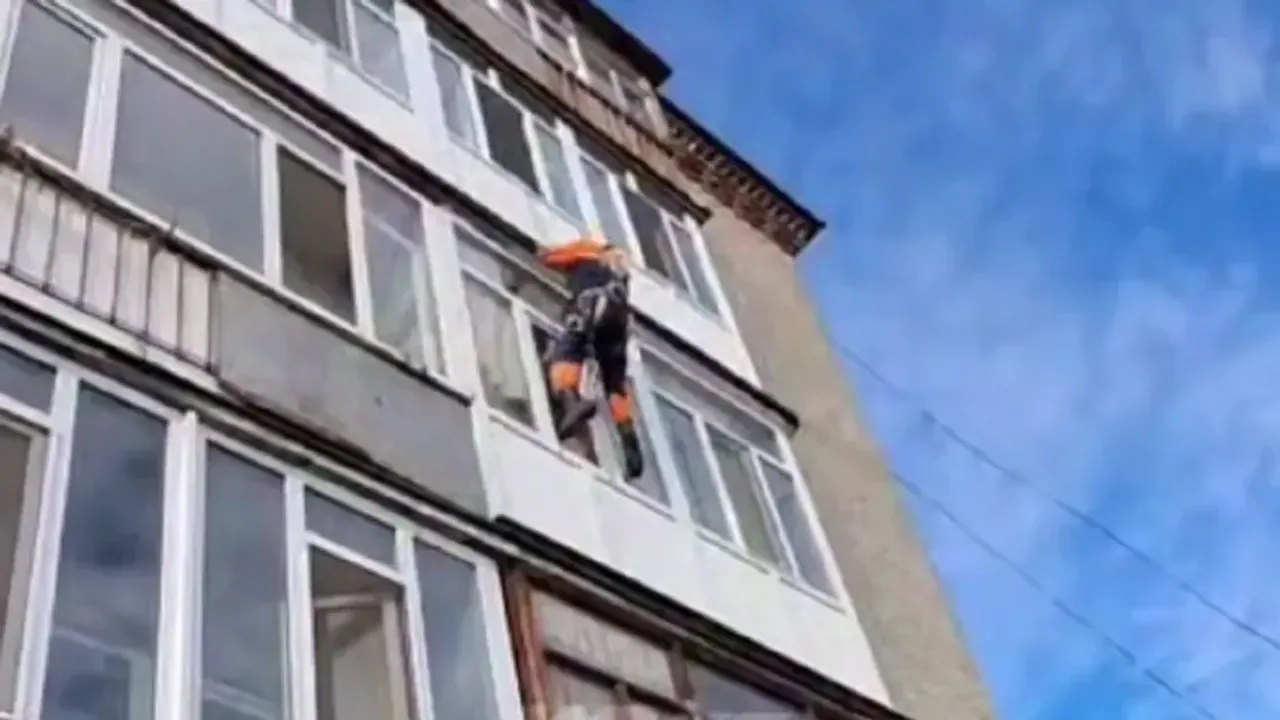 93-jähriger Mann und 89-jährige Frau in Kökschetau gerettet (Video)