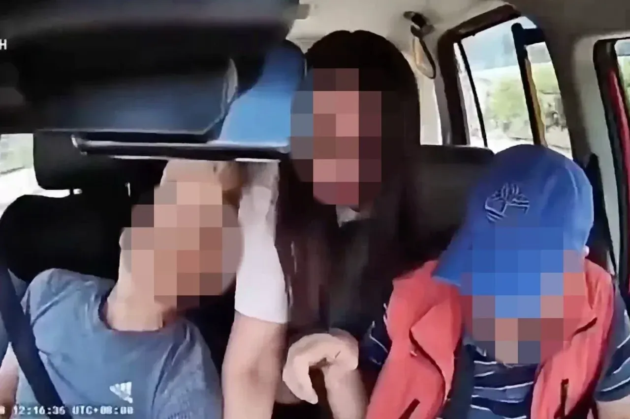 Passagiere versuchen, bewusstlosen Taxifahrer in Hongkong zu stoppen (Video)