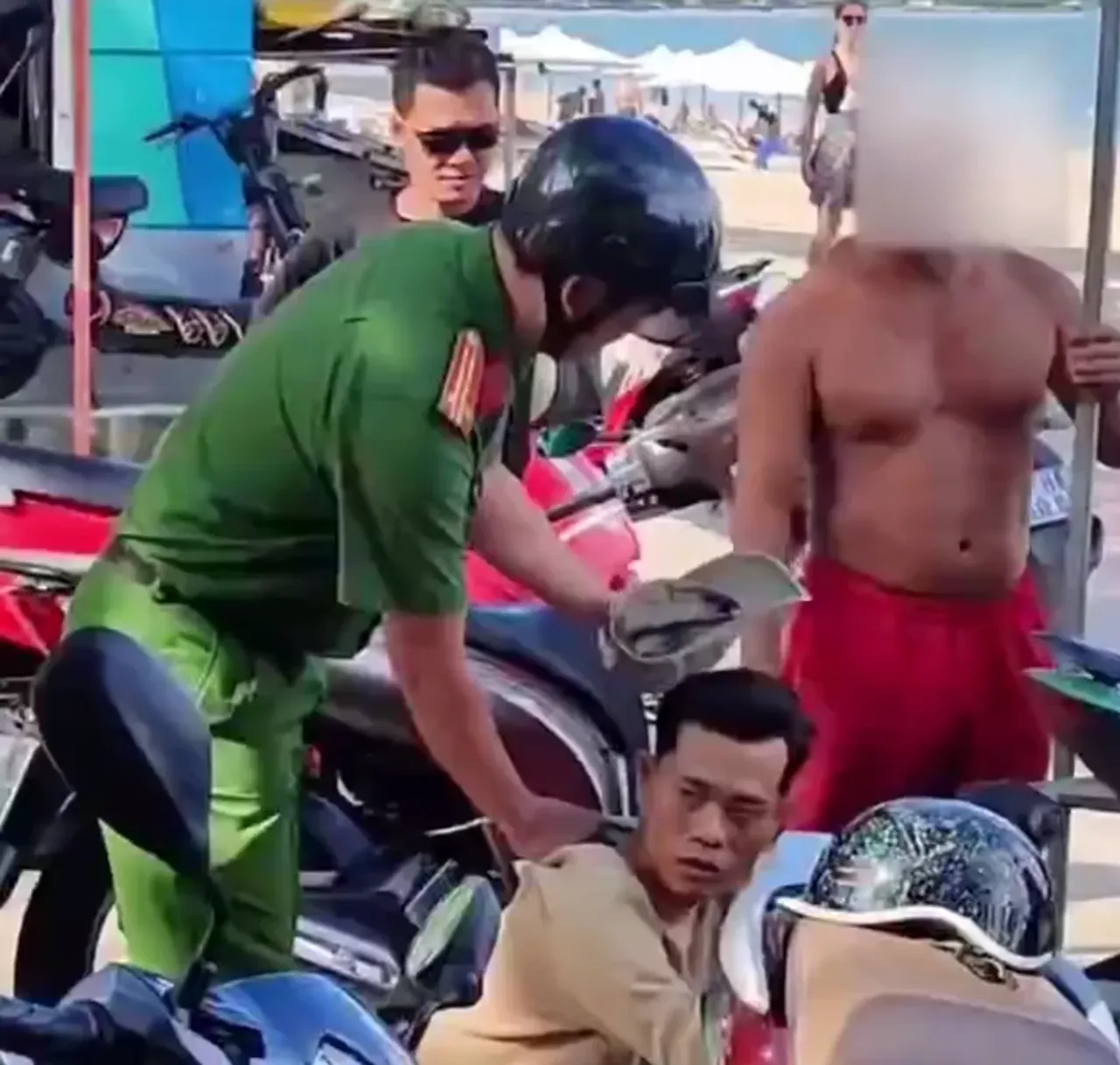 An "unusual" theft in Vietnam shakes up the internet (video)
