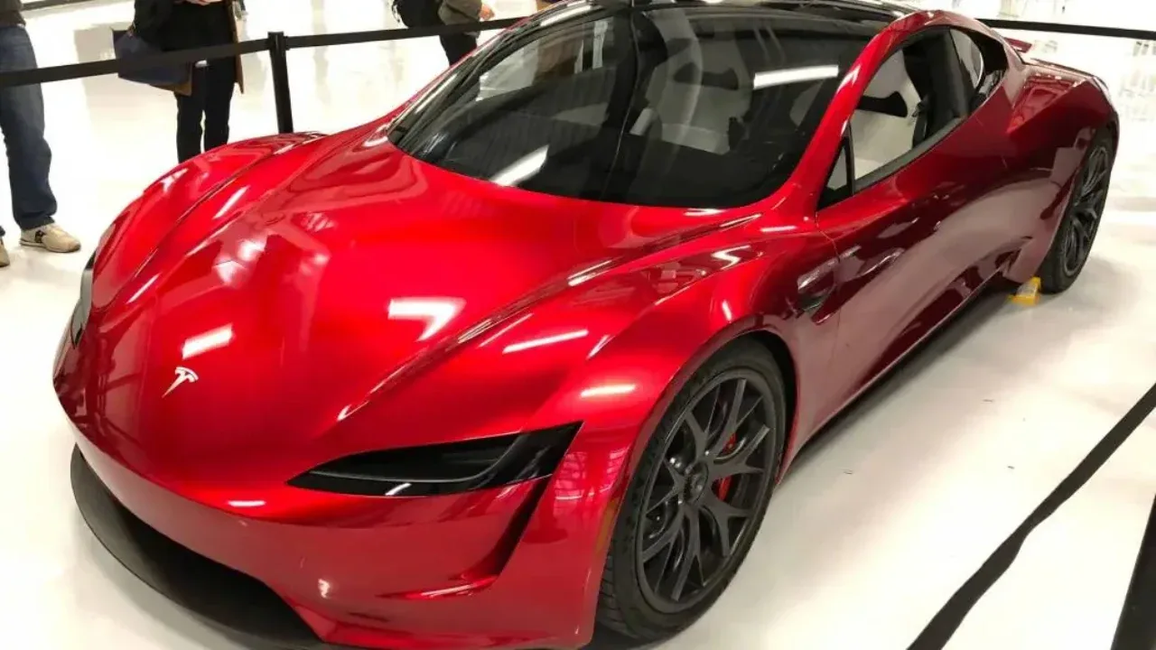 Tesla бугун Илон Маск ваъда қилган янги Roadster спорткарини намойиш қилади (фото)