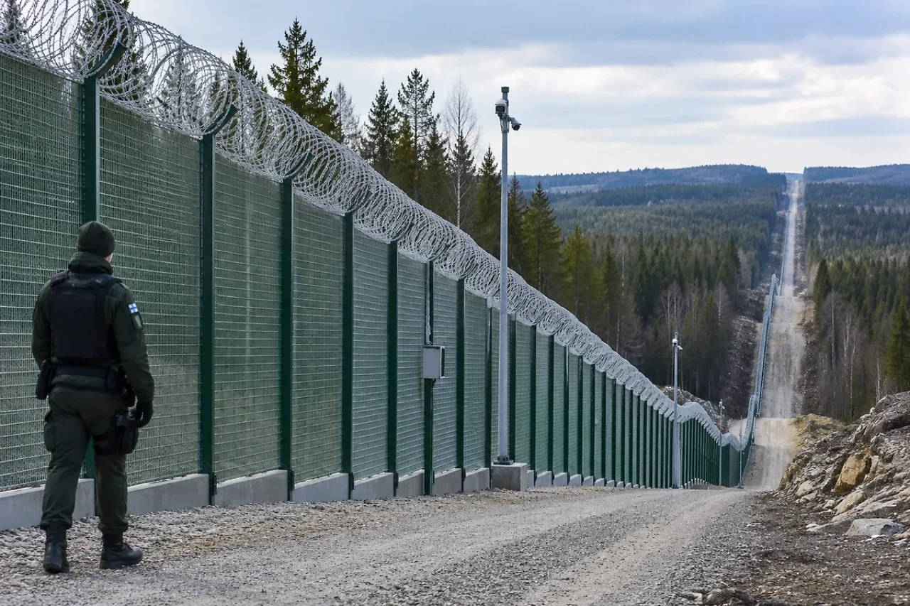 Finland plans to build major fortifications on the border with Russia