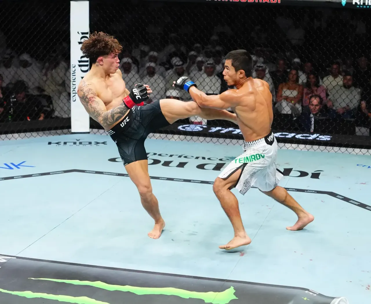 Ramazon Temirov suffers technical knockout defeat against Britain's Kavanagh