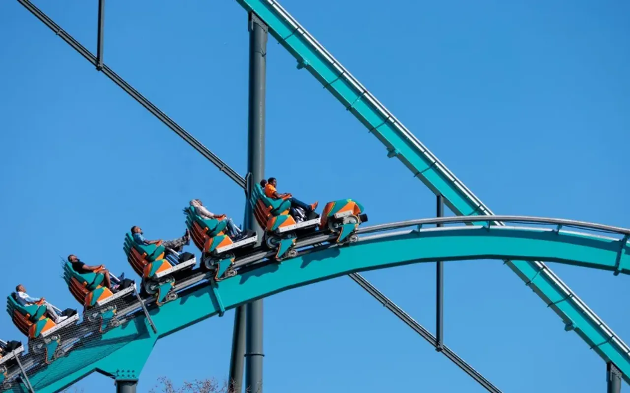One person dead and several injured in a famous US amusement park ride accident
