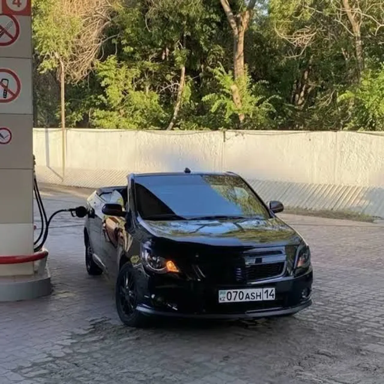 Томи кесилган қора Cobalt: Қозоғистонлик устанинг ноодатий кабриолети ҳайратга солди