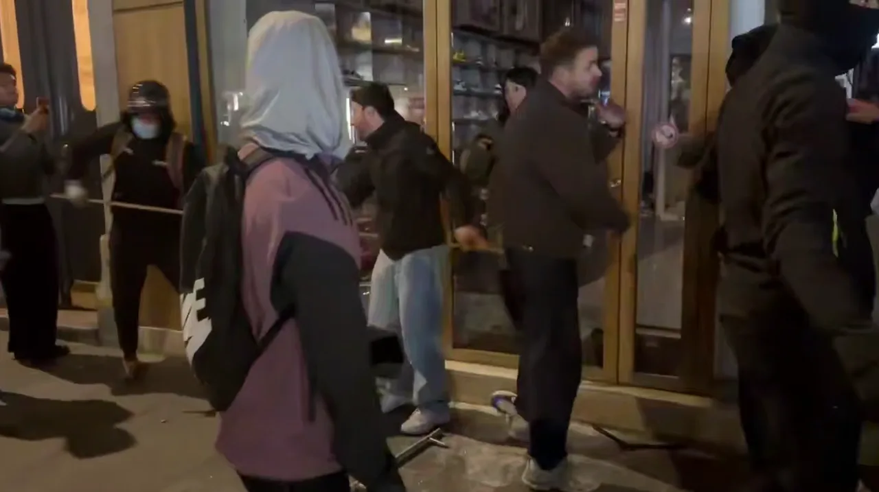 In France, a single word stopped looters and saved a store from destruction