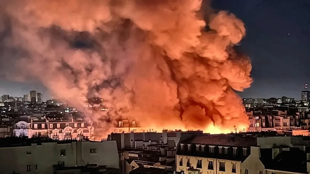«Heritage from the era of Louis XIII reduced to ashes»: Historic market completely burns down in Paris