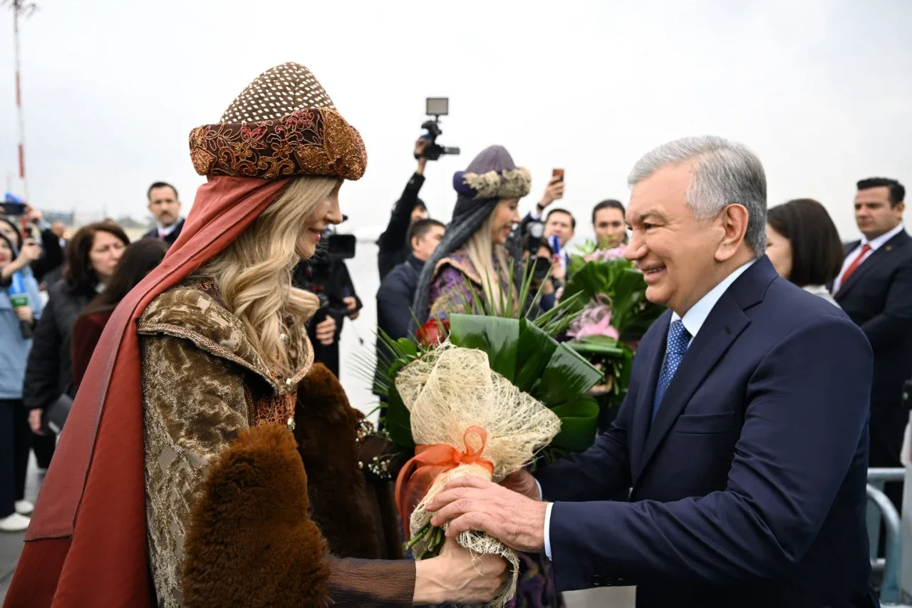 Shavkat Mirziyoyev rafiqasi bilan Anqaraga keldi — tarixiy sammitdan nimalar kutilmoqda?