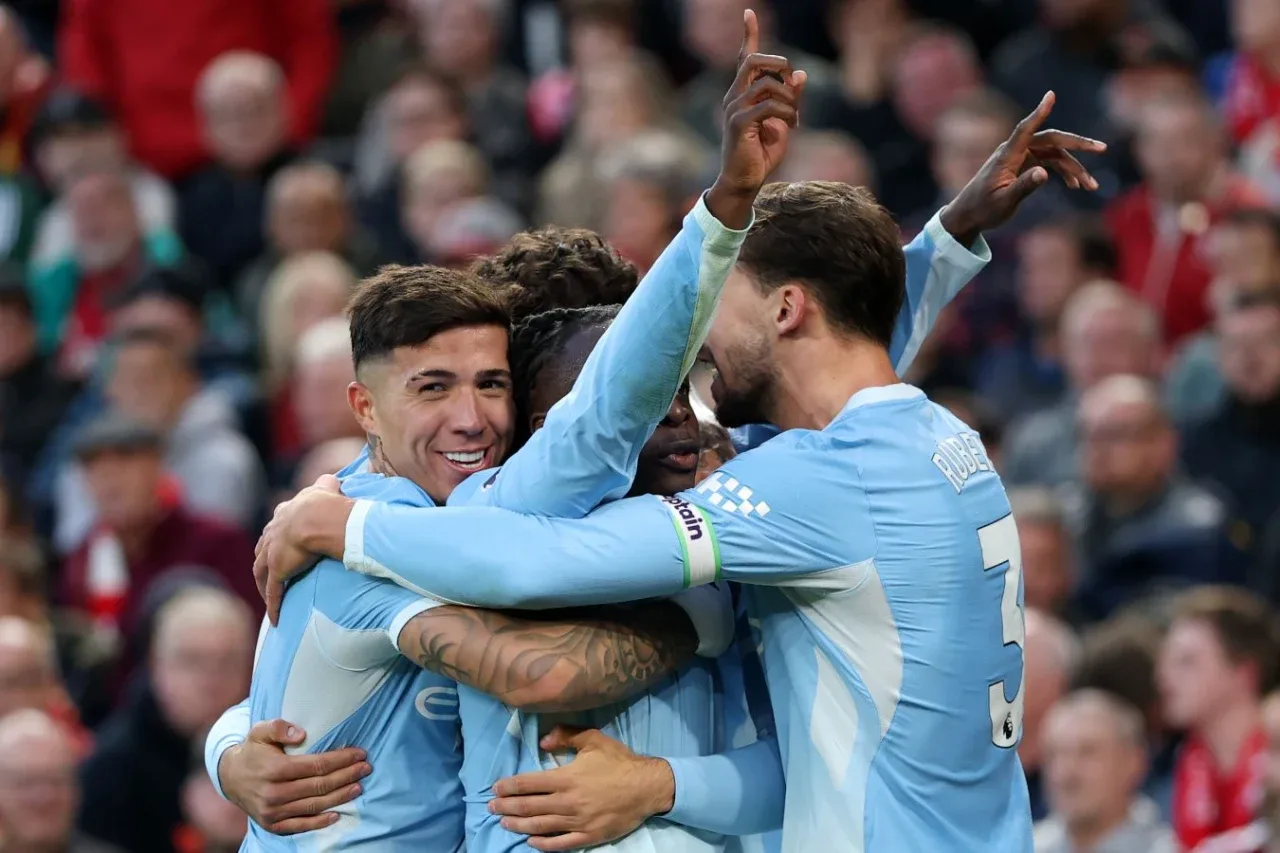 "Manchester City" achieved a crushing away victory over "Liverpool"