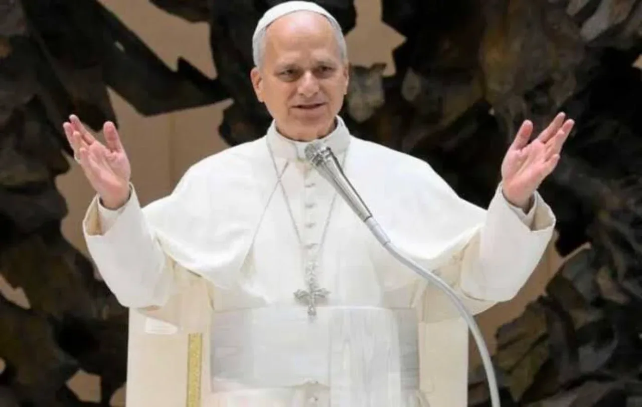 Papst Leo XIV. wird ins Krankenhaus eingeliefert und operiert