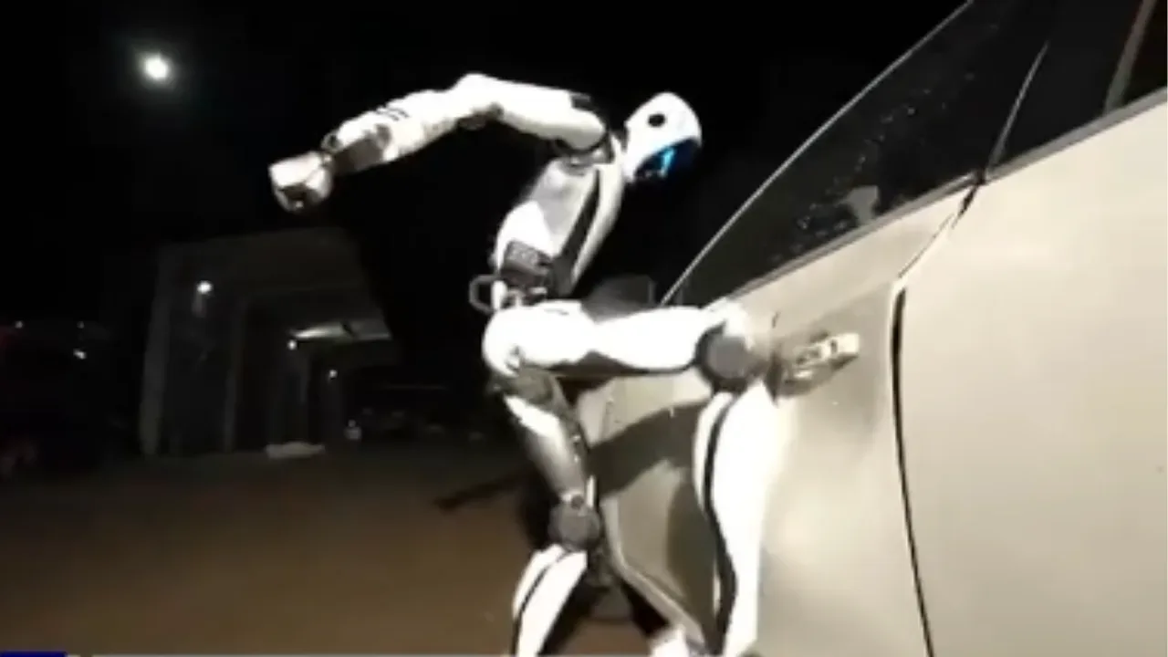 Kung-fu ustasi robot avtomobilni pachoq qildi (video)