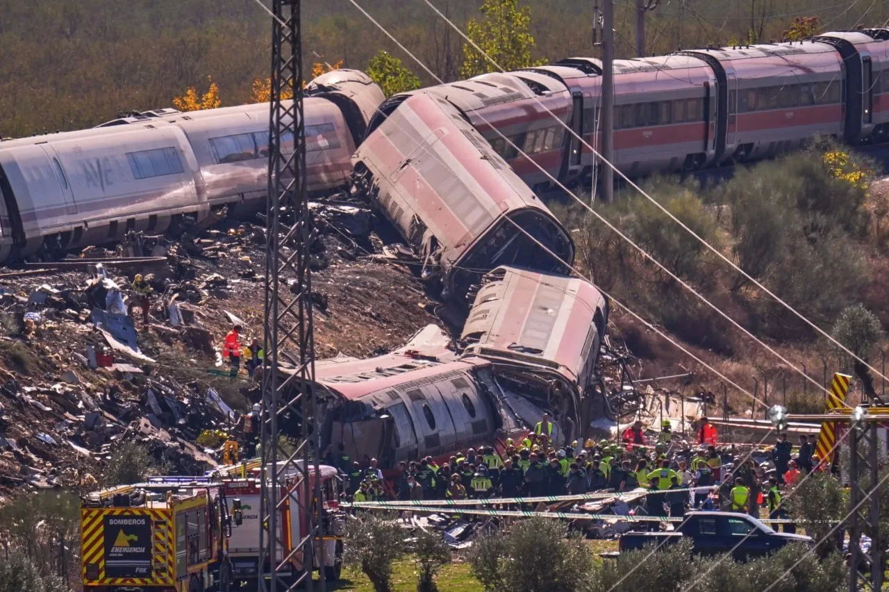 Schweres Zugunglück in Spanien: Zwei Hochgeschwindigkeitszüge kollidiert (Video)