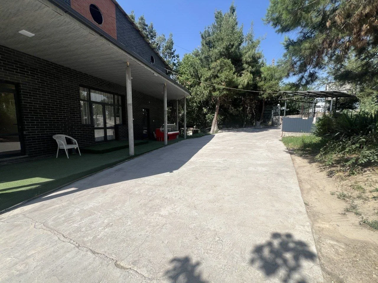 In Aqqurgan, a mortgaged building was sold for 1 billion 499 million soums to cover credit debt