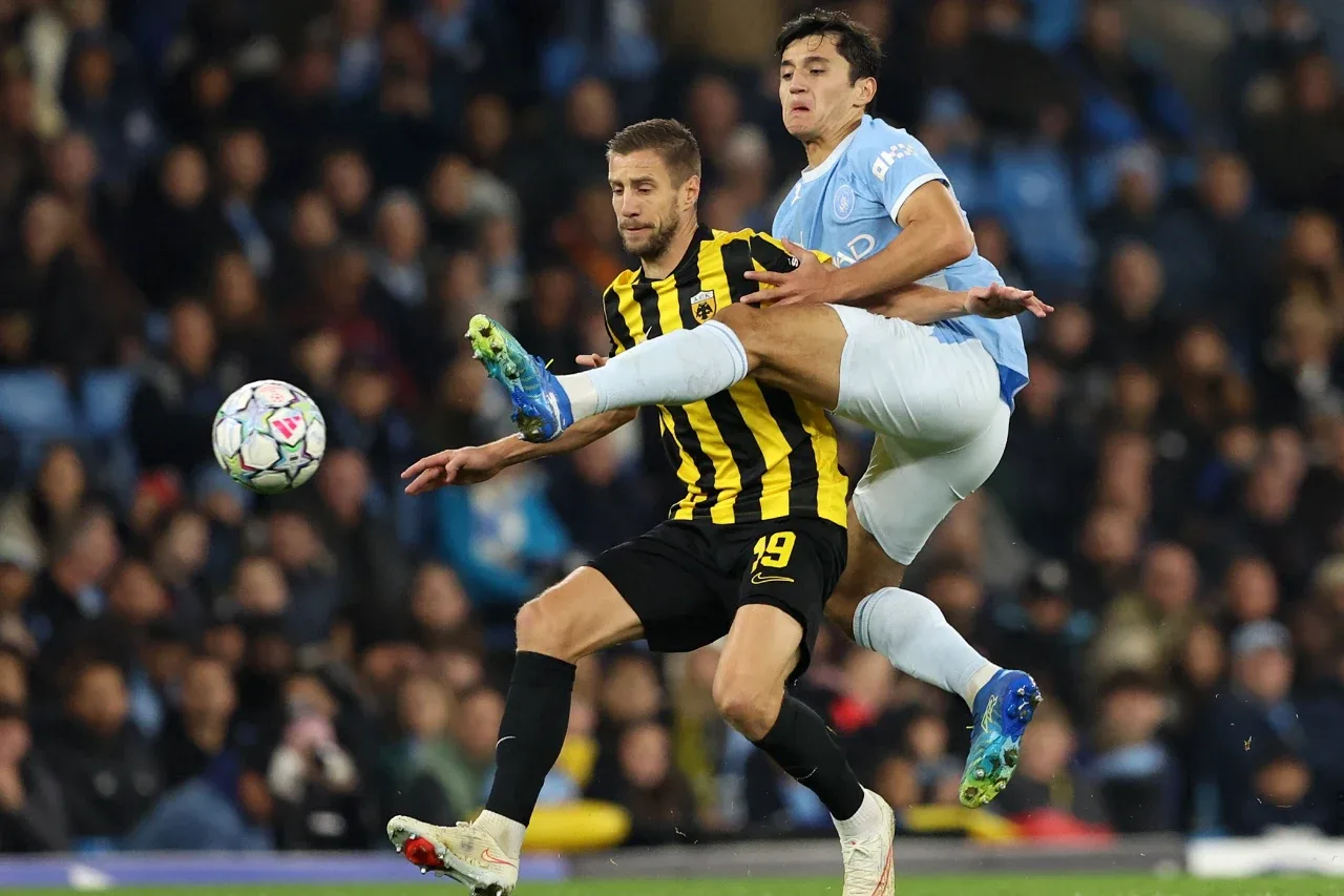 El PSG vence al Barça, el City arrolla al AEK y el Liverpool remonta