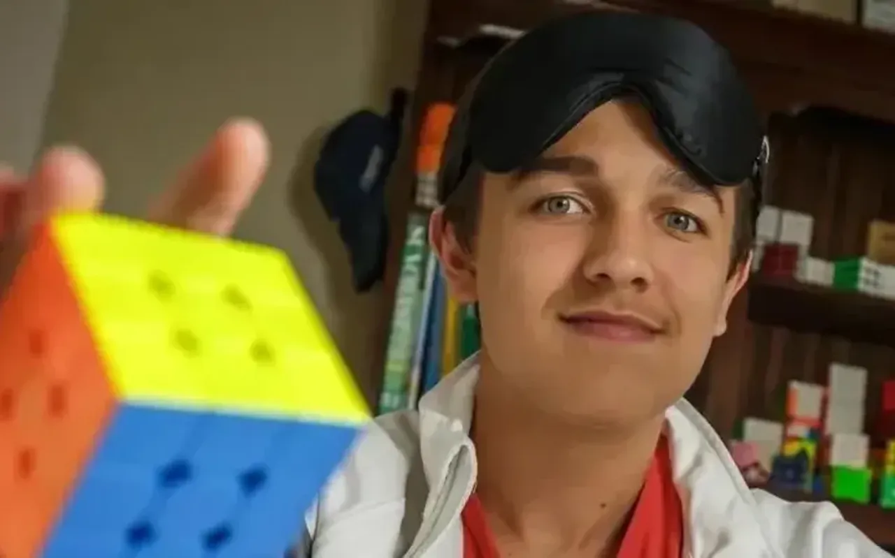 Amerikalik talaba ko‘zi bog‘liq holda Rubik kubigini yig‘ib rekord o‘rnatdi