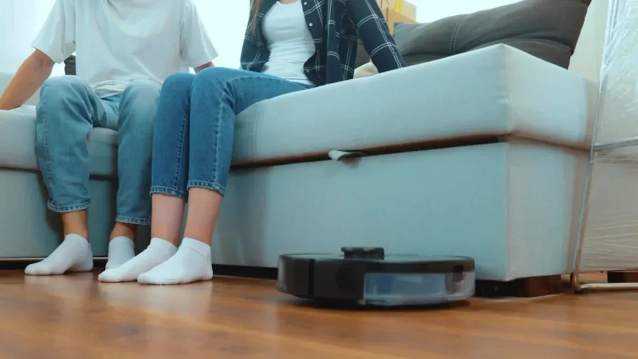 Tayvanlı erkek, robot süpürgeyle yakaladığı ihanet sonrası hapis cezası aldı