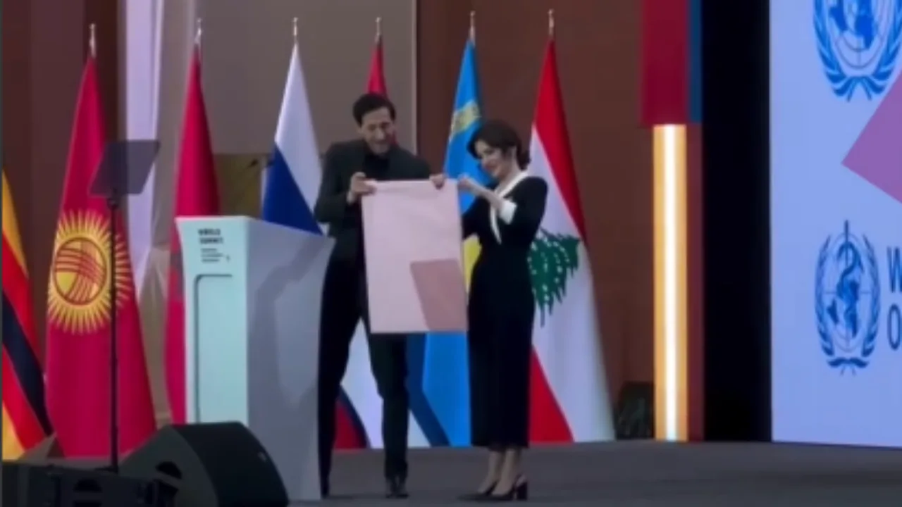 Hollywood star Adrien Brody gifts a painting he created to Shahnoza Mirziyoyeva (photo)