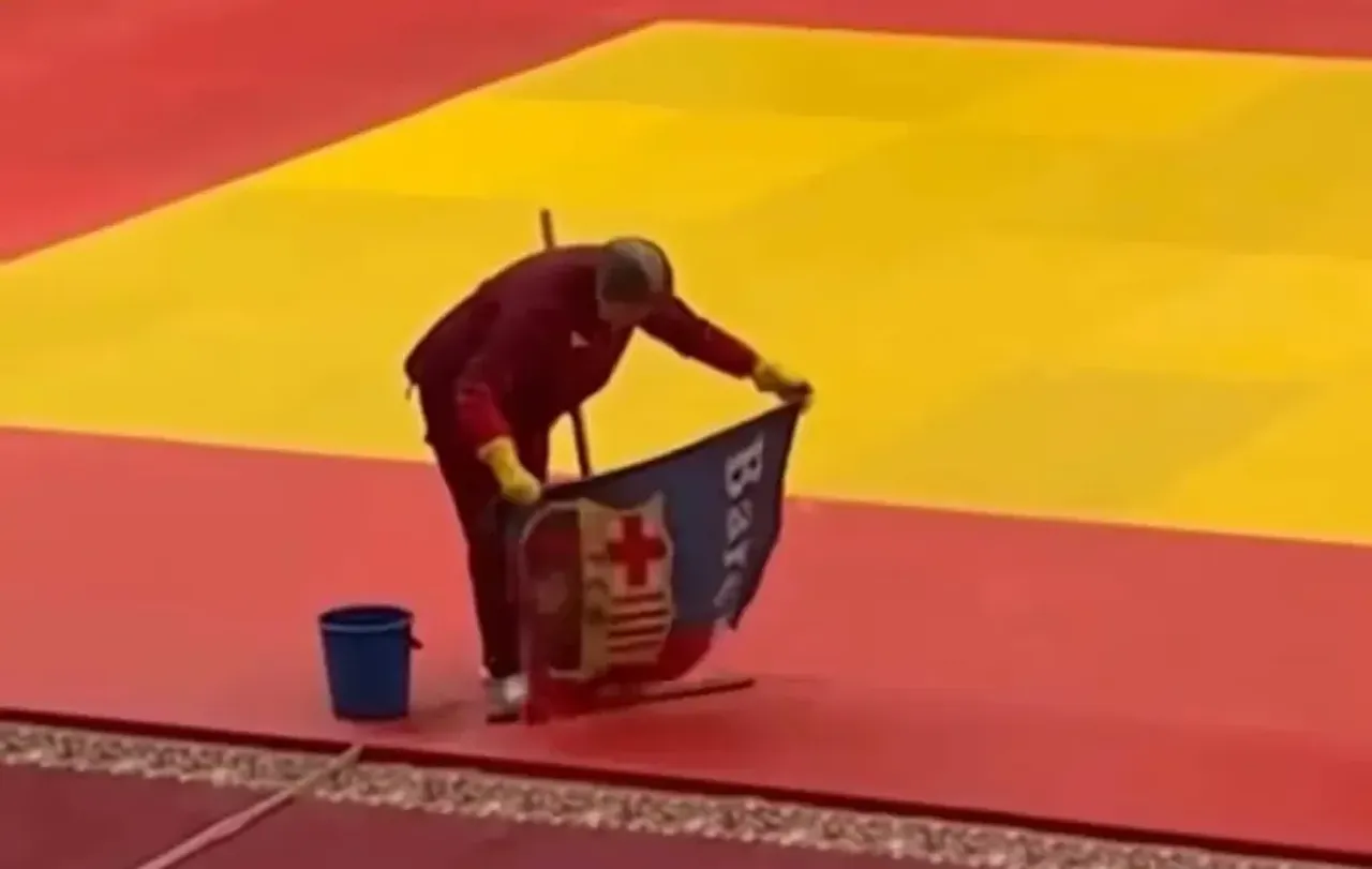 Floor cleaning with fabric featuring the Barcelona emblem sparks debate in Kazakhstan (video)
