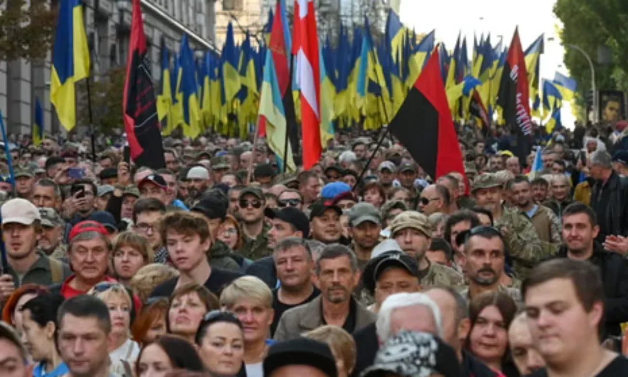 Massendemonstration in Kiew: Tausende fordern Frieden auf dem Unabhängigkeitsplatz