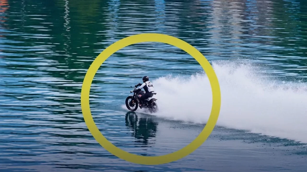 Chinese entrepreneur sets world record by riding a motorcycle 40.74 kilometers on water