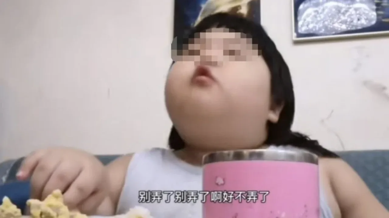 Parents criticized for involving 3-year-old, 35 kg girl in mukbang