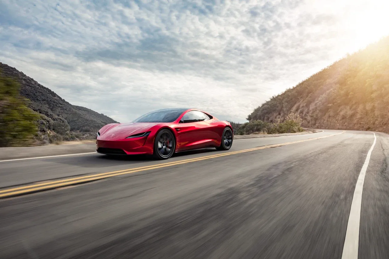 Tesla бугун Илон Маск ваъда қилган янги Roadster спорткарини намойиш қилади (фото)