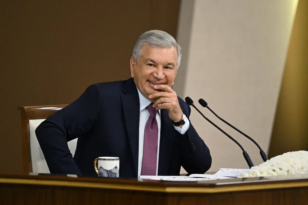 Президент ва телебошловчини самимий мулоқоти: Ҳеч кимни ухлатмайсан, нега жим ўтирибсан?