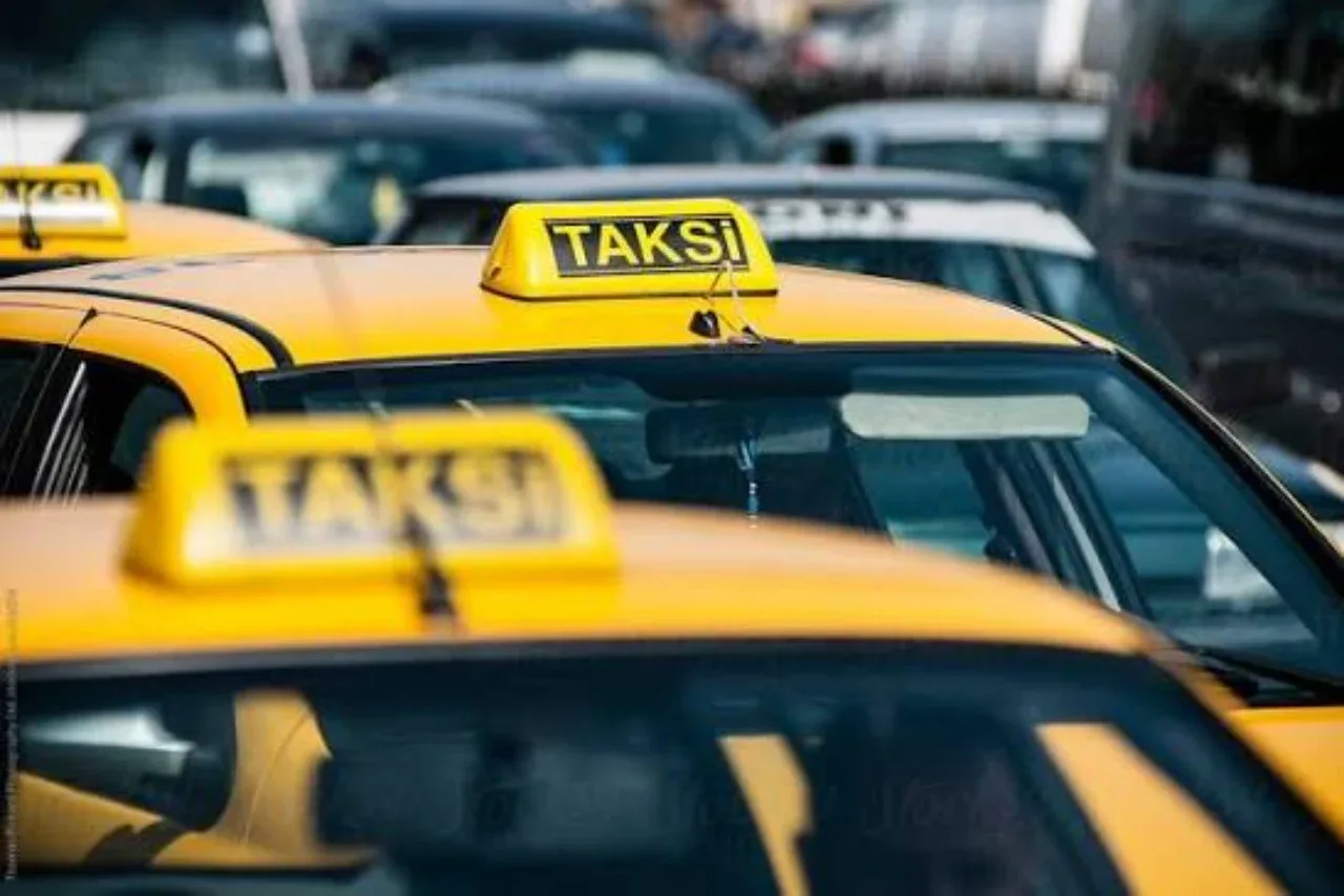 A new giant in the taxi market: A Chinese company is entering with 5,000 cars