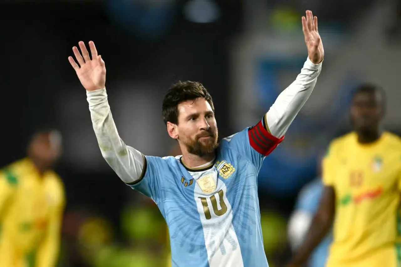 Benin footballers present unusual gifts to Lionel Messi in farewell match