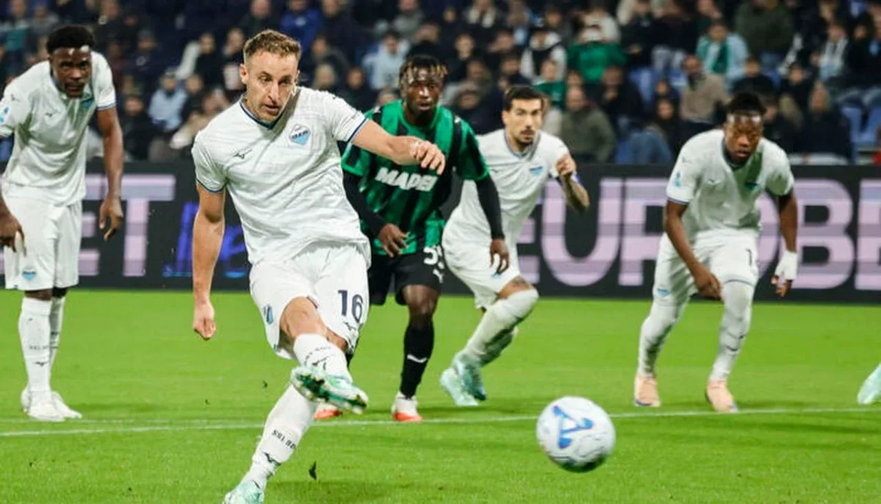Lazio, Sassuolo'yu deplasmanda hezimete uğratarak ligde liderliğe yükseldi