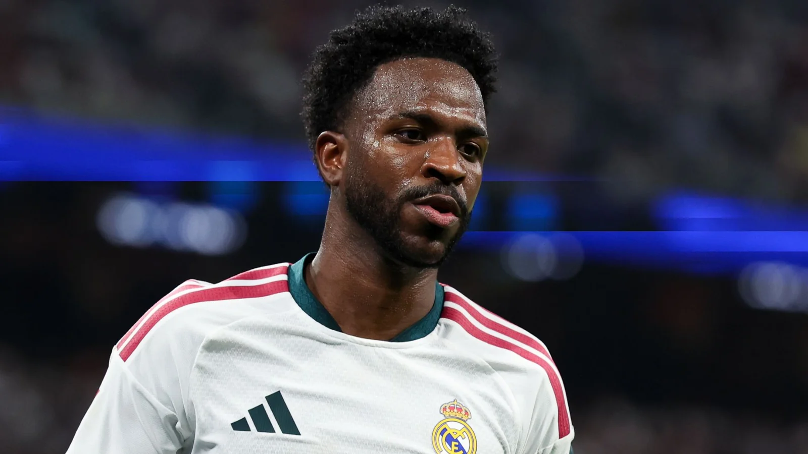 Anderson zamonaviy futbolchilarning maqomi haqida fikr bildirdi